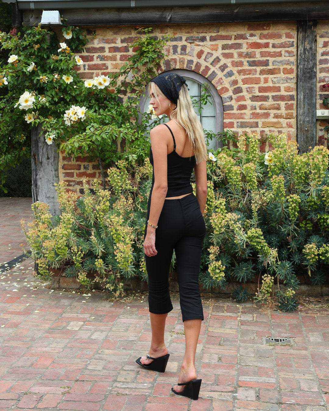 Marie Capri in black a mid rise cropped pants by VDM The Label