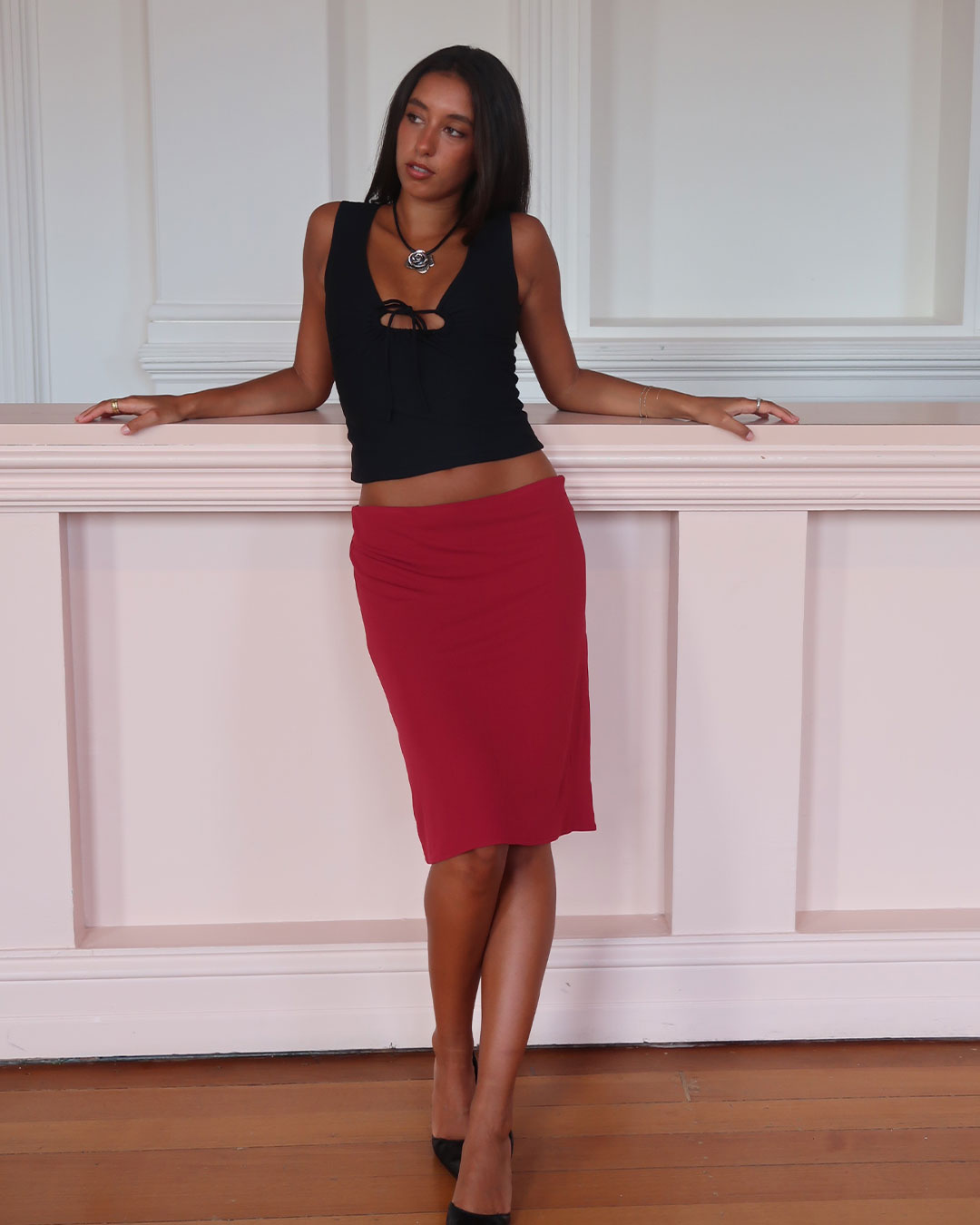 Dolly Top sculpting silhouette with adjustable centre-front keyhole