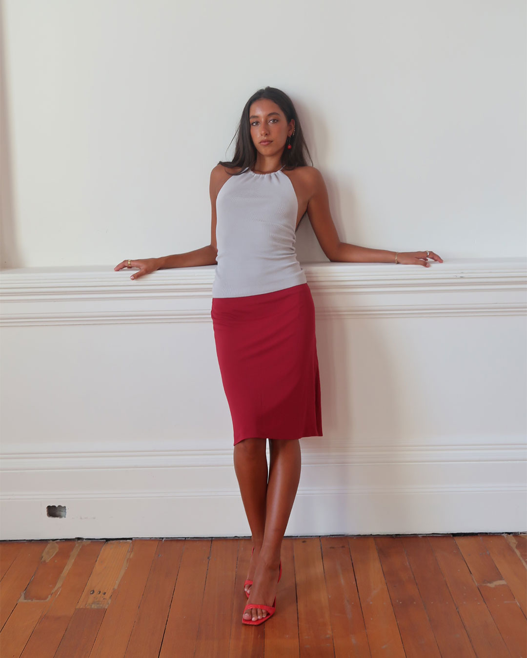 Isabella skirt vintage-inspired low-waist silhouette with crepe exterior